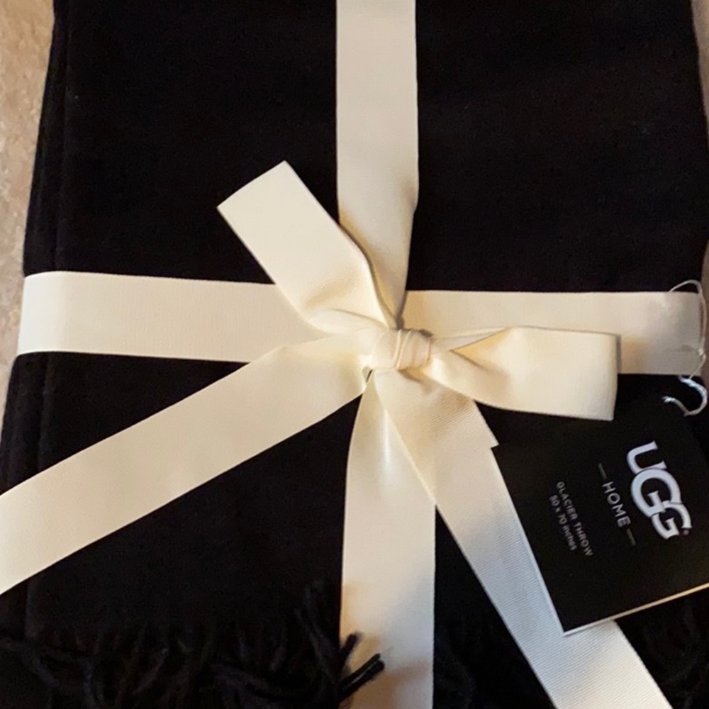 UGG black Glacier wool throw
